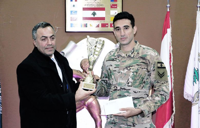 الرقيب حديد مكرّمًا