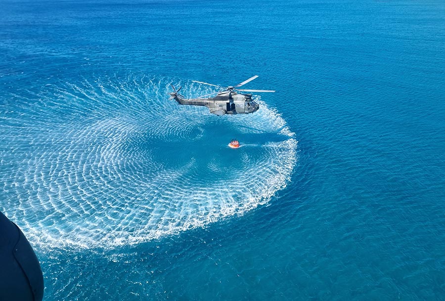 نسور الجو يحلقون 