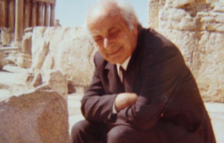 الشعر العامي في لبنان، على اختلاف طرائقه، يقوم على إيقاع سماعي، لا على تفاعيل مقيّدة. فهو في الوزن ومخارج الحروف...