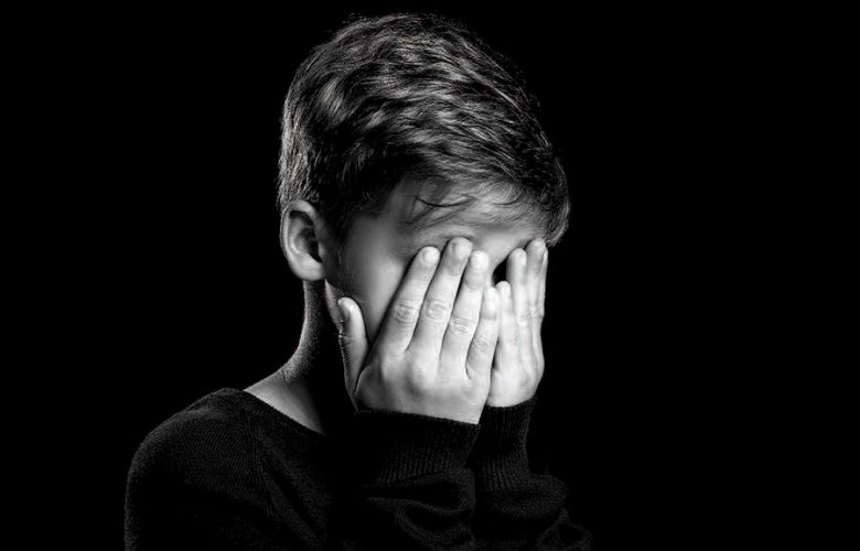 كيف نحمي أطفالنا من مشاهد الحرب وعنفها؟