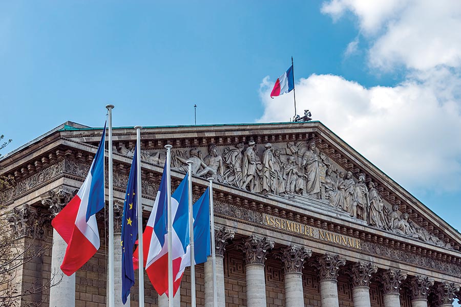 عندما يرخي اليسار ظلّه على برج إيفل فرنسا أمام تحولات كبرى