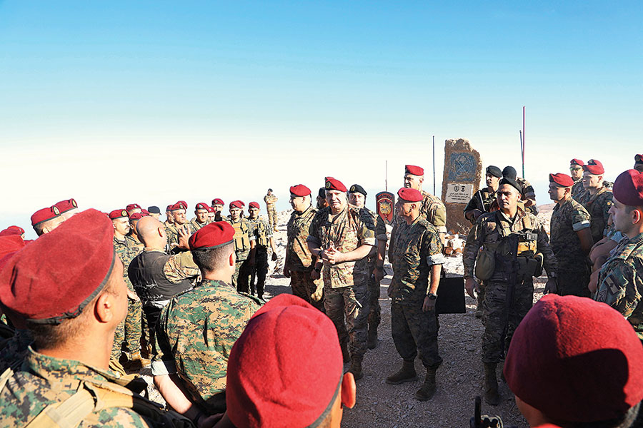 قائد الجيش من القرنة السوداء:المساس بالسلم الأهلي ممنوع