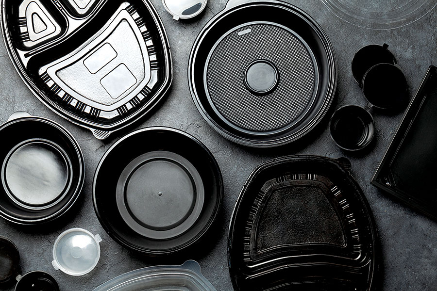 البلاستيك الأسود خطر خفي يهدّد البيئة والصحة