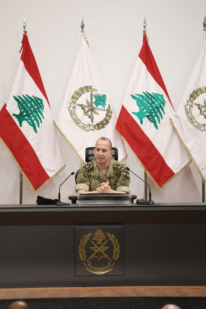 قائد الجيش: الجيش مستعد دائمًا للعطاء والتضحية وسط التحديات القائمة