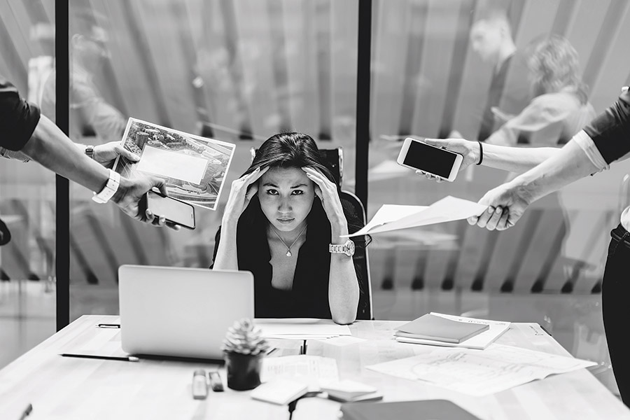 العمل في عدة وظائف بابٌ للعيش الكريم أم قنبلة موقوتة؟