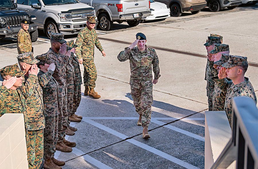 زار قائد الجيش العماد رودولف هيكل الولايات المتحدة الأميركية بين الثاني والخامس من شهر شباط 2026، بدعوة رسمية من قيادة هيئة الأركان المشتركة الأميركية، وذلك في إطار تعزيز العلاقات العسكرية والأمنية بين لبنان والولايات المتحدة الأميركية...