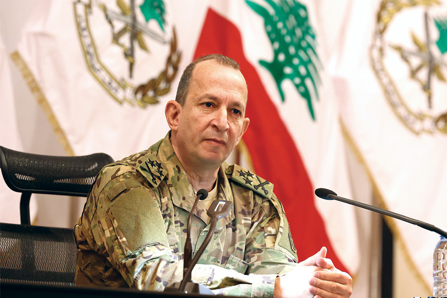 عقد قائد الجيش العماد رودولف هيكل بتاريخ 2025/12/23 اجتماعًا استثنائيًّا في اليرزة، حضره أركان القيادة وقادة الوحدات والأفواج العملانية، وعدد من الضباط، وتناول فيه آخر التطورات التي يمر بها لبنان والجيش في ظل المرحلة الاستثنائية الحالية...